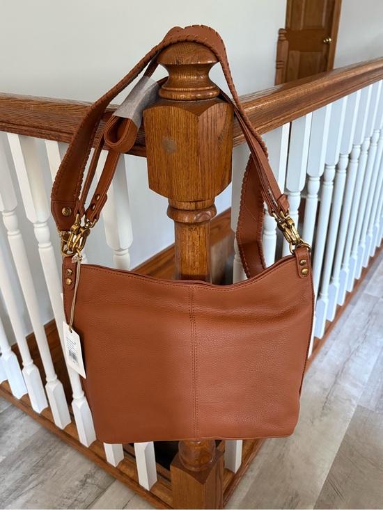 HOBO Handbags - NWT HOBO Pier Shoulder Bag Warm Honey Leather & Whipstitch Guitar Strap $394